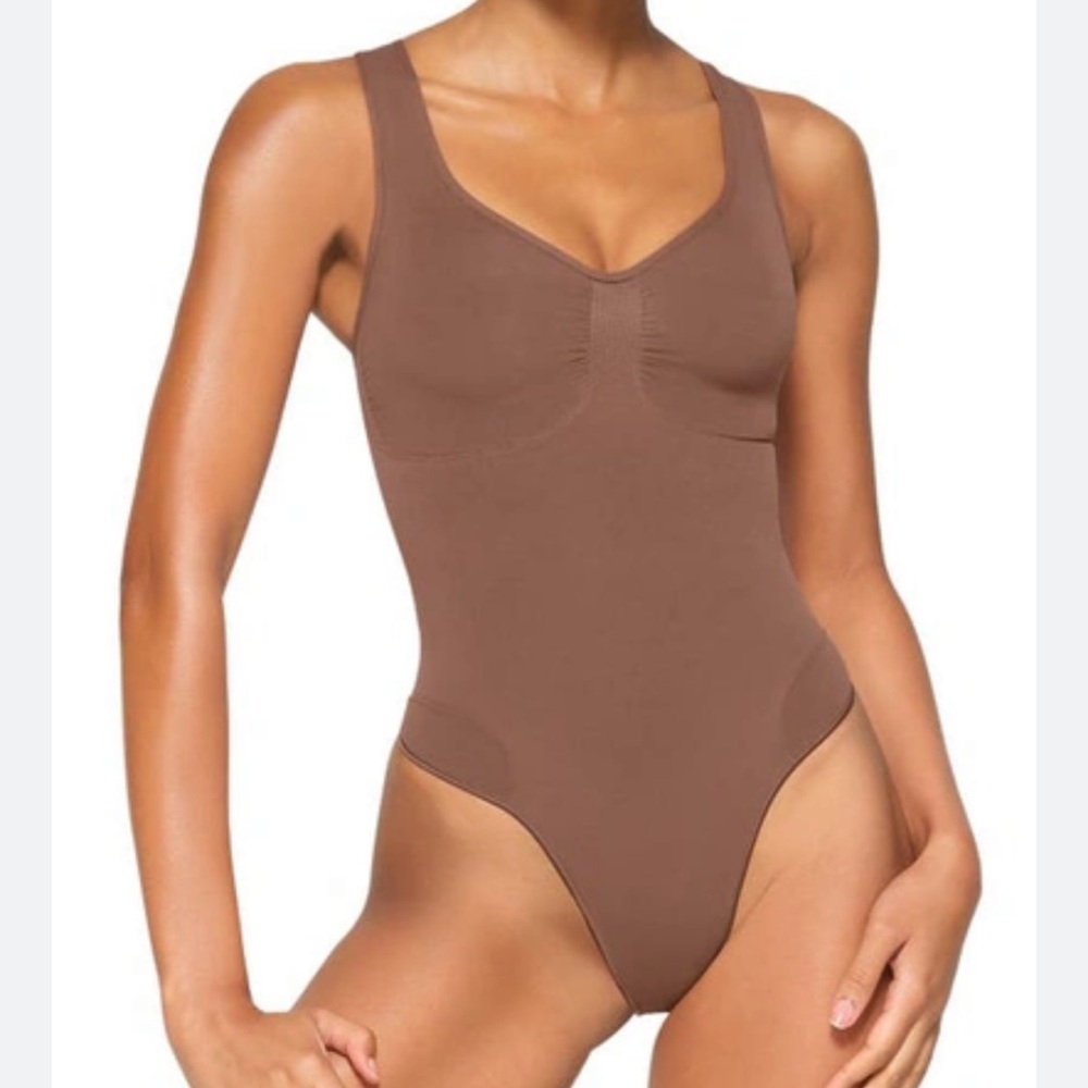 NWT Skims Seamless Sculpt Scoop Neck Thong Bodysuit - Jasper, sz small